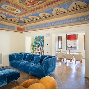 Apartment Urbanicooh Garisenda - Piazza Maggiore View